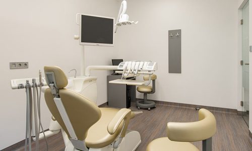 implanttimatkat_toimenpidehuone-1_750x500 Hammasklinikka, toimenpidehuone 1